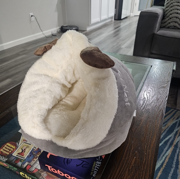 Dog Kennel Bed Breathable Dog House Cute Slippers Shaped Dog Bed Cat Washable - Picture 3 of 7